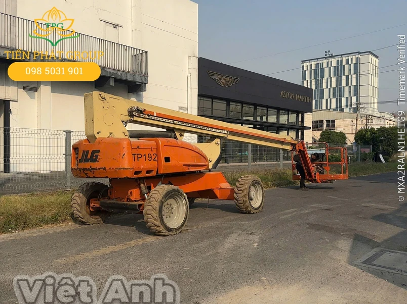 Tien Phat cho thue xe nang nguoi Boom Lift chay dau tai Binh Duong