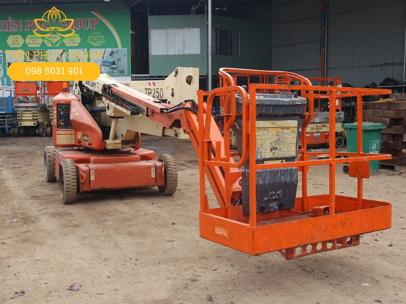Tien Phat Group cho thue xe nang nguoi boom lift tai Dong Nai