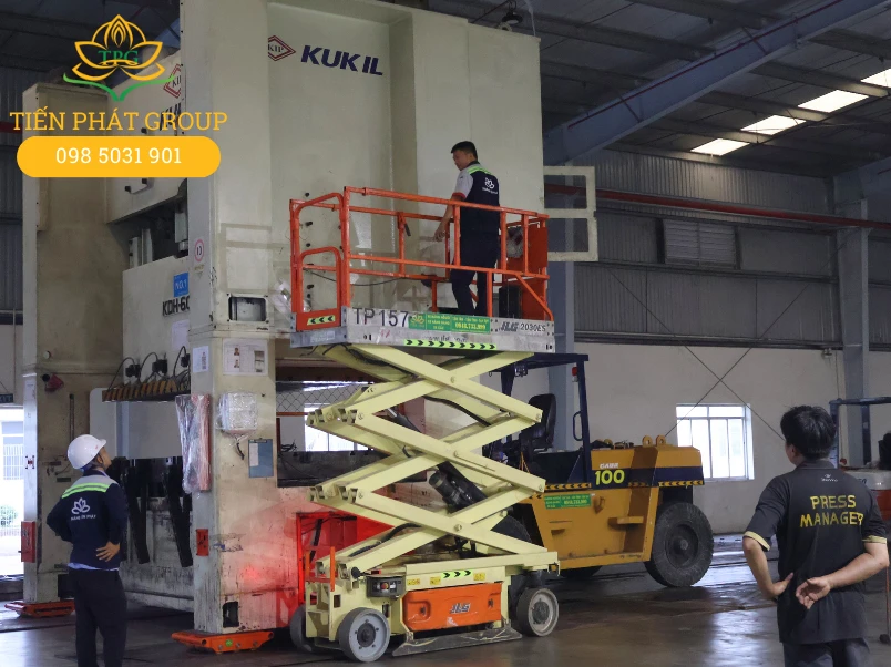 Tien Phat Group cho thue xe nang nguoi cat keo di doi may moc tai Nhon Trach, Dong Nai