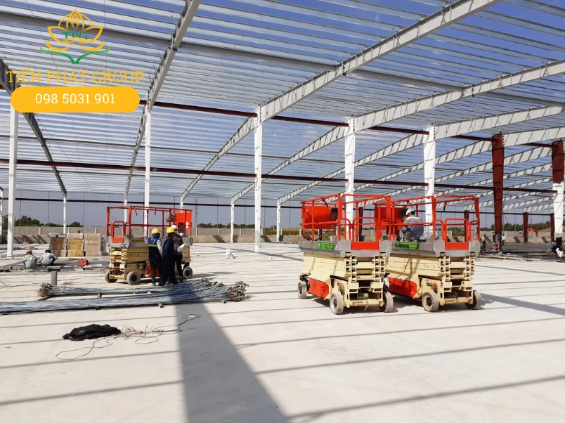 Tien Phat Group cho thue xe nang nguoi cat keo lam viec tai KCN Go Dau, Dong Nai