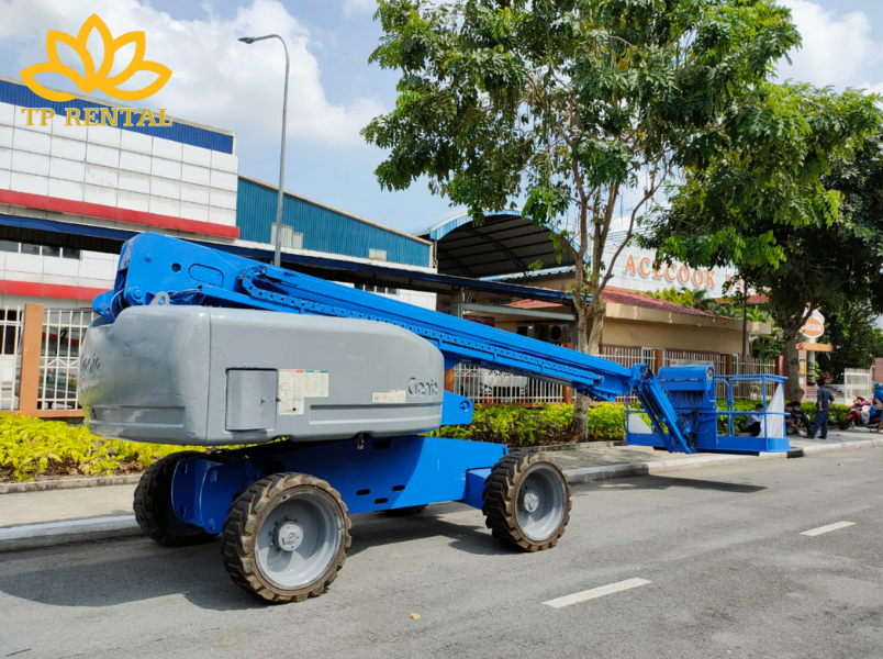 xe nang nguoi boom lift dau