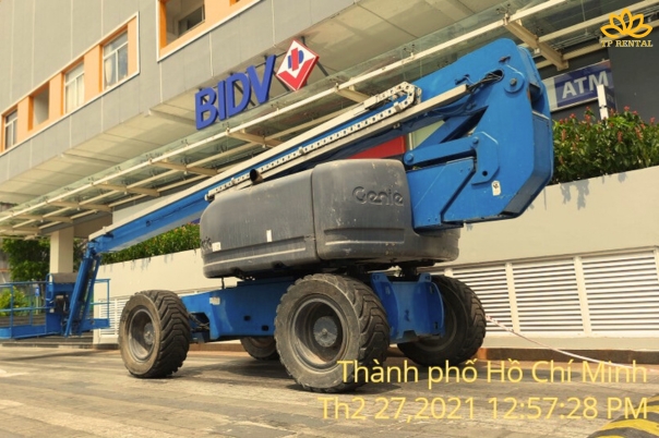 xe nang nguoi boomlift dau