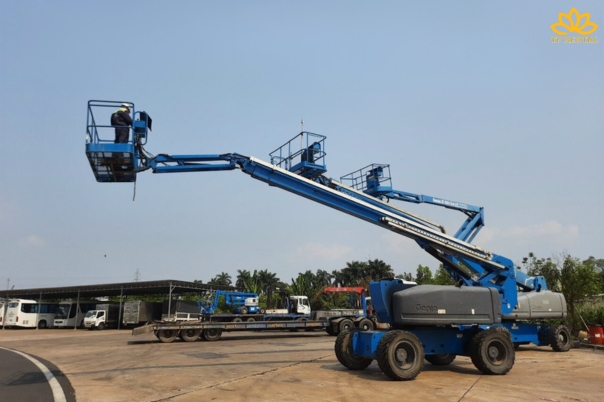 xe nang nguoi boomlift dau