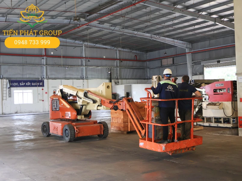 Thue xe nang nguoi thi cong tren cao gia re tu 6m - 50m tai TPHCM