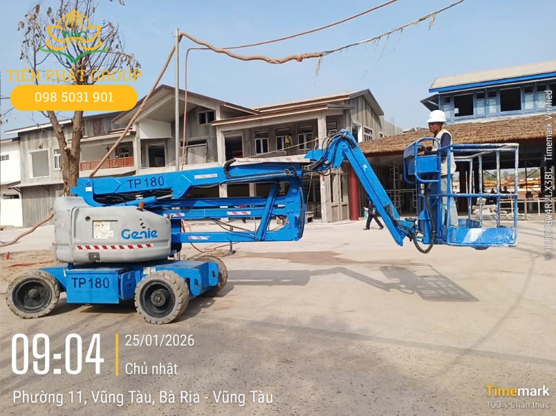 Tien Phat cho thue xe nang nguoi Boom Lift JLG thi cong tai Thuan An, Binh Duong
