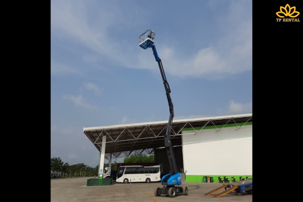 Xe nang nguoi Boom Lift dien