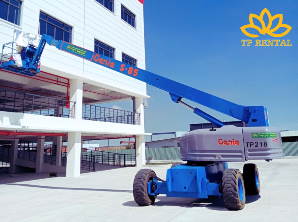 xe nang nguoi boom lift dau