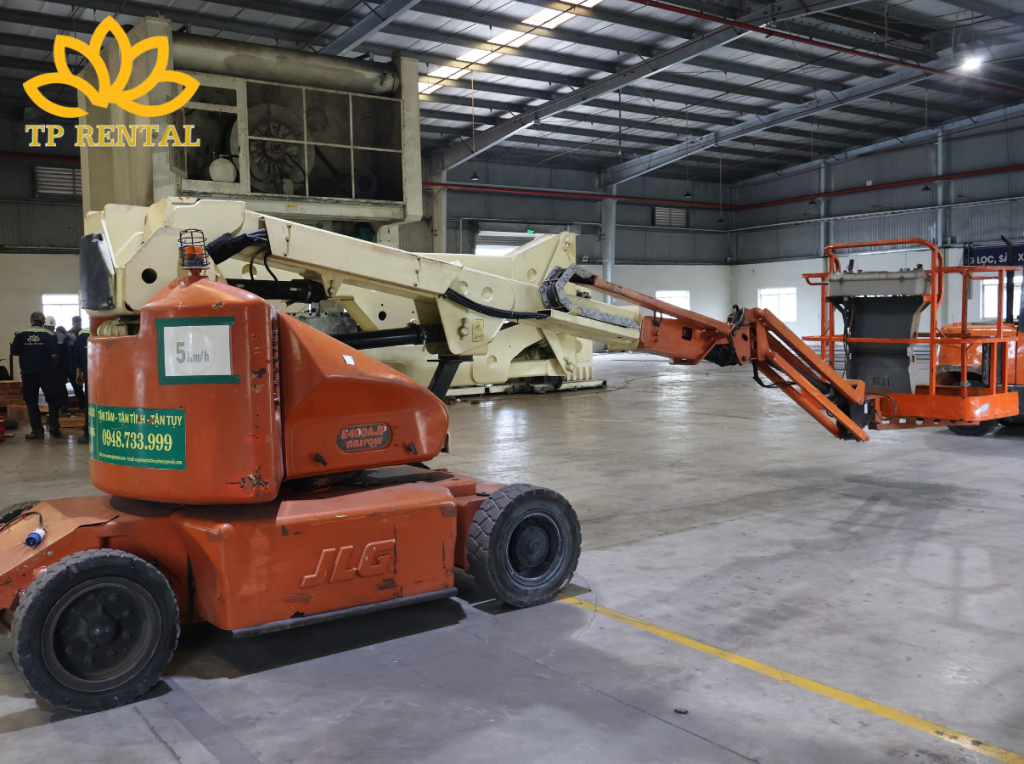 xe nang nguoi boom lift dien