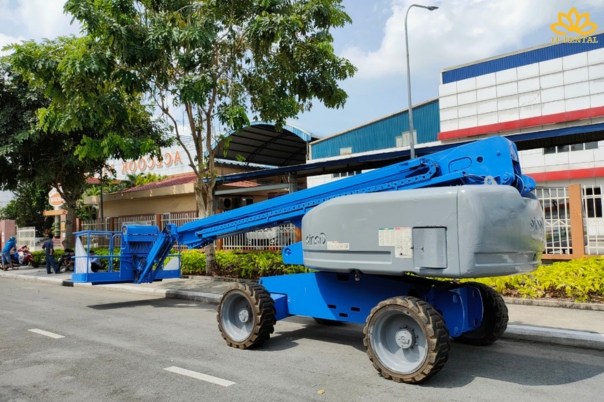 xe nang nguoi boomlift dau