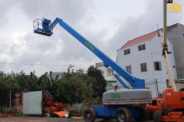 xe nang nguoi boomlift dau