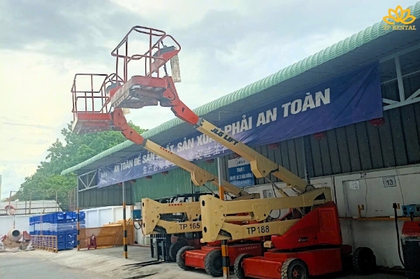 xe nang nguoi boomlift dien