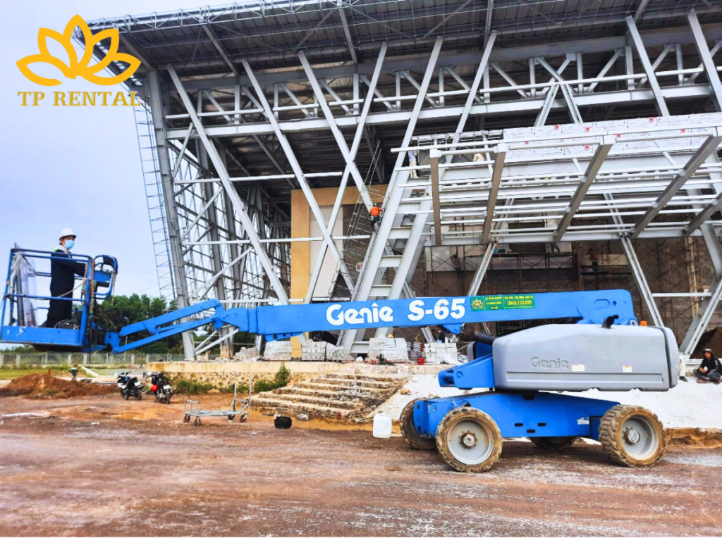 xe nang nguoi boom lift dau