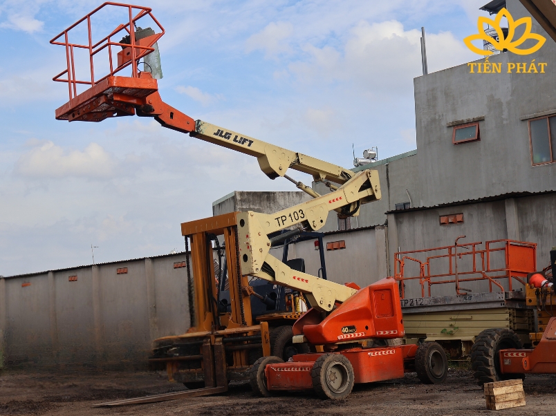 xe nang nguoi boom lift cho thue tai KCN Nam Tan Uyen