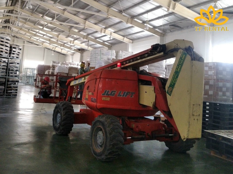 xe nang nguoi boom lift cho thue tai kcn tan dong hiep