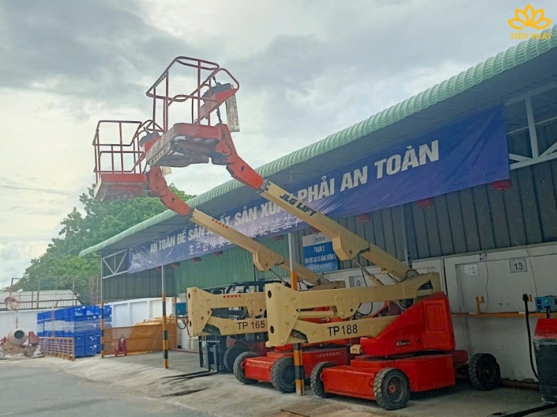 du an cho thue xe nang nguoi boomlift tai KCN VSIP