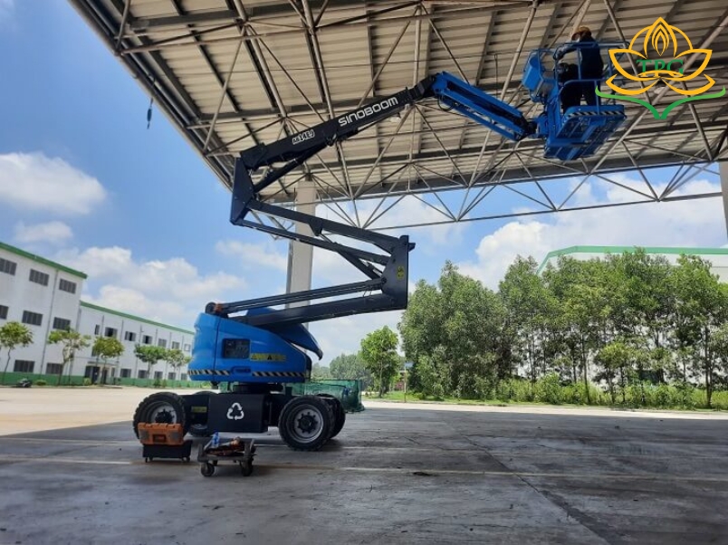 xe nang nguoi boom lift dau