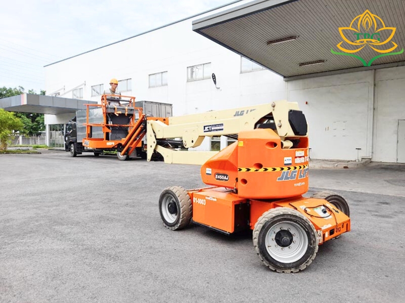 xe nang nguoi z-boolift jlg e450aj