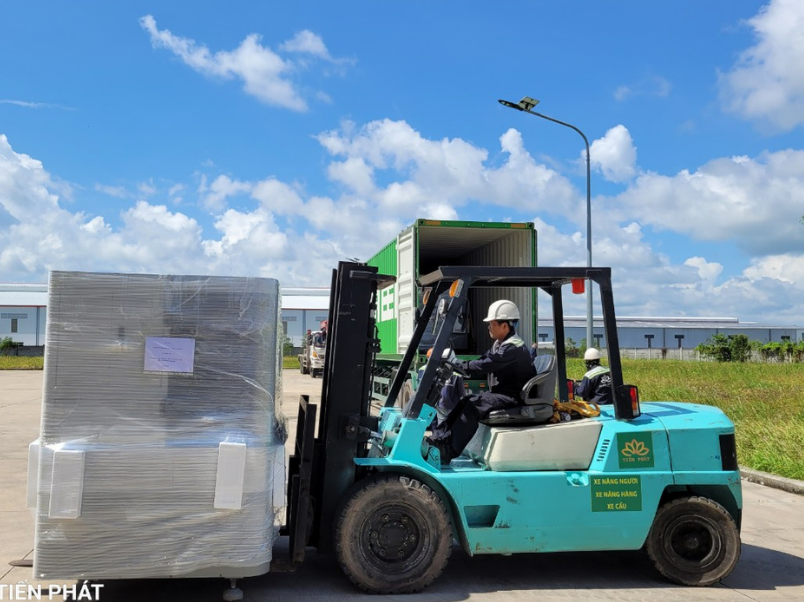 Huong dan kiem tra va sua xe nang khong tien lui duoc