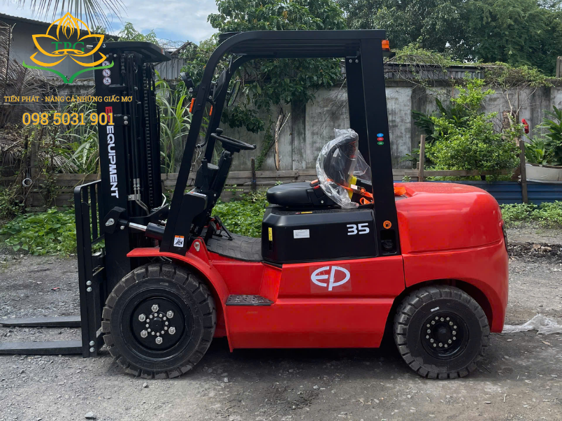 Xe nâng có được tham gia giao thông không