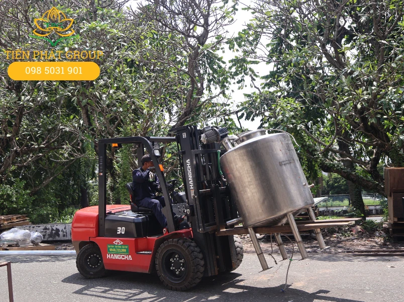 Tien Phat Group cho thue xe nang de di doi thiet bi cong nghiep tai Bau Bang, Binh Duong 