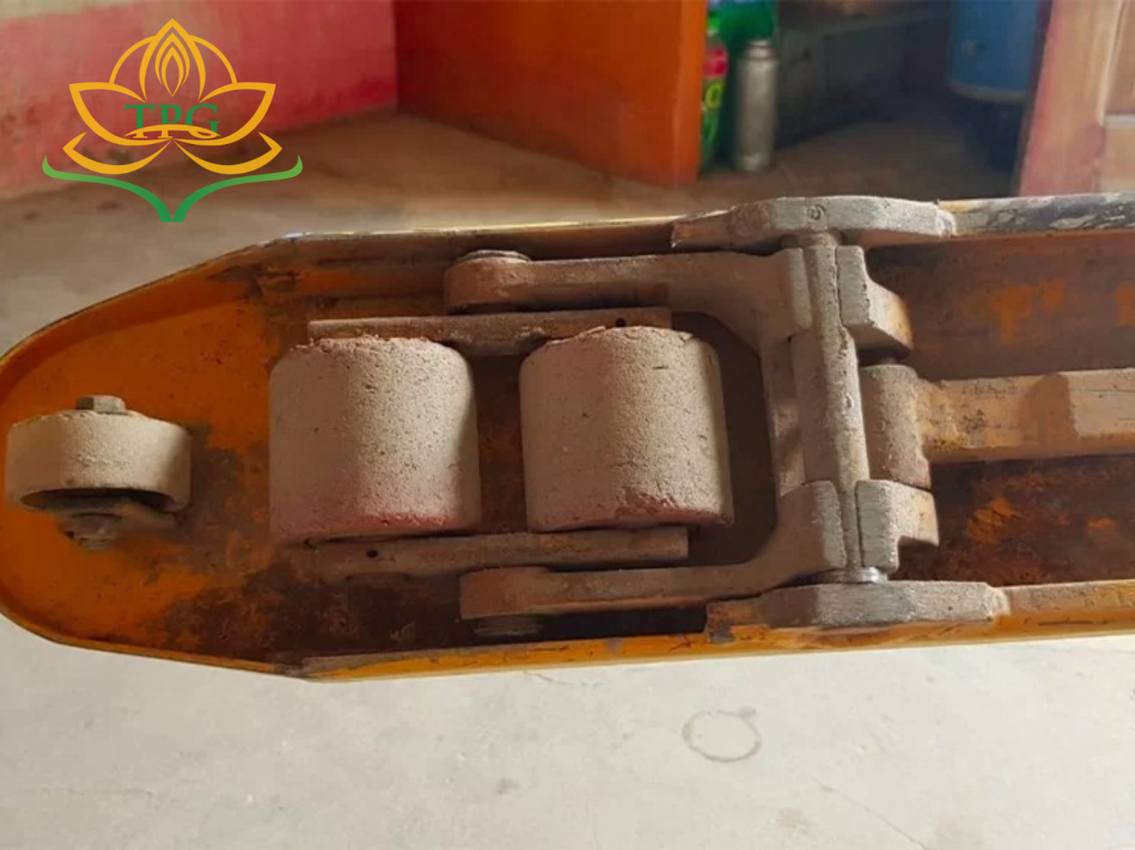 Bánh xe nâng tay bị mòn