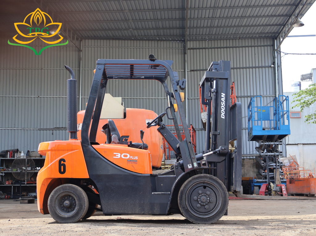 Quy định tốc độ xe nâng hàng