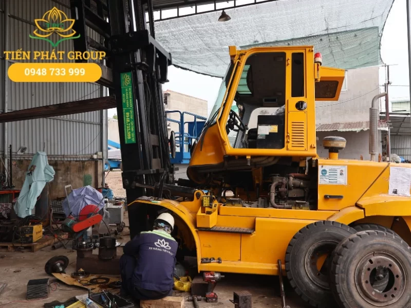 Quy trinh cach thay lop xe nang chi tiet, dung ky thuat 2026