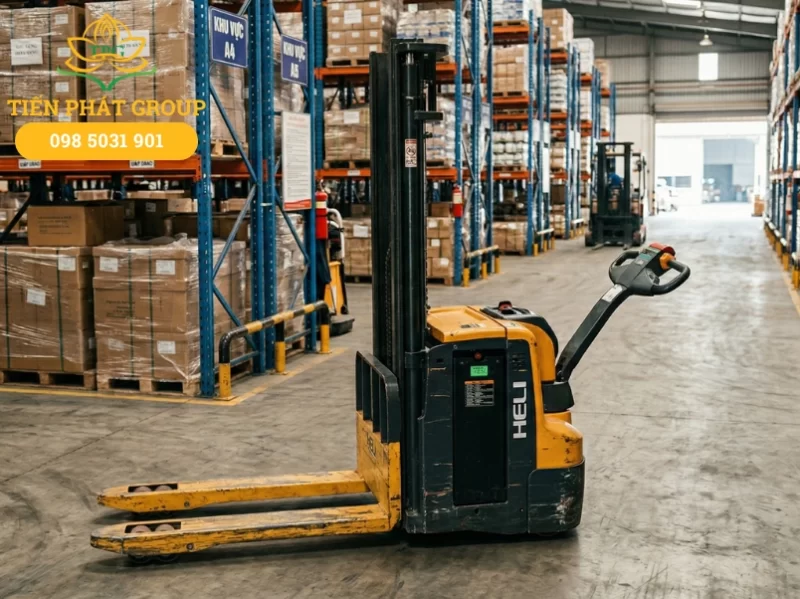 Xe nang tay dien 1.5 tan, 2 tan Bang gia & Giai phap nang ha kho xuong