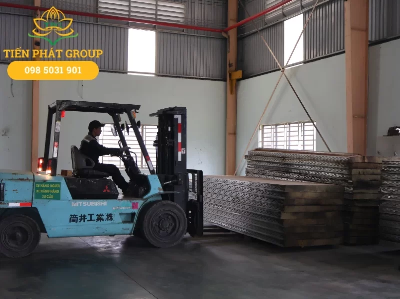 Cho thue xe nang hang tai Phu Giao uy tin, gia tot